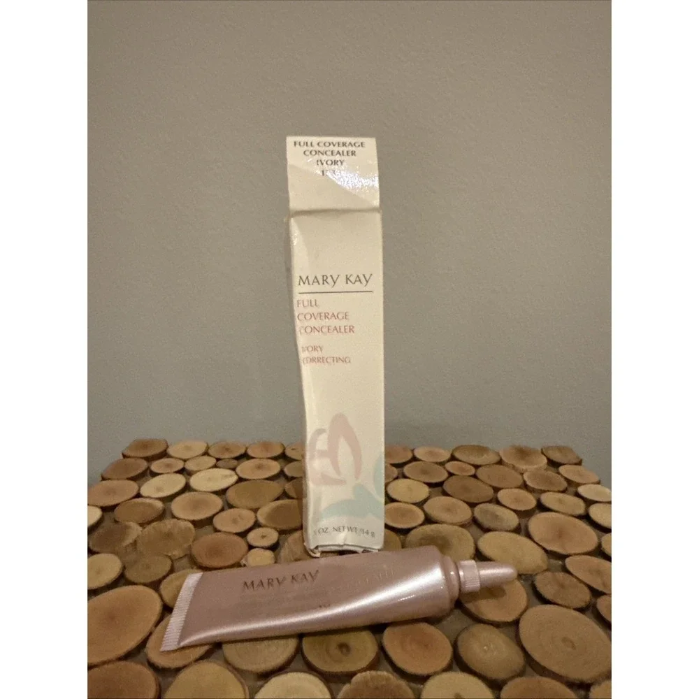 Mary Kay Concealer NOS 1532 Full Coverage Concealer, Ivory Correcting Discontin
